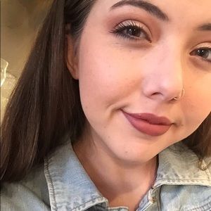 Meet your Posher, Chloe